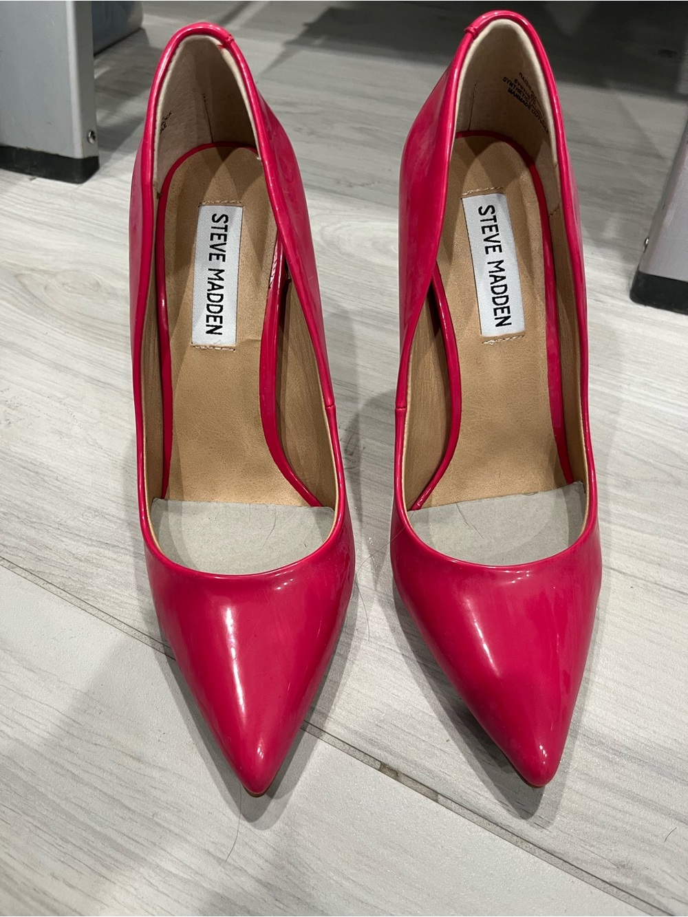 Steve Madden Glossy Hot Pink Pointed Pumps